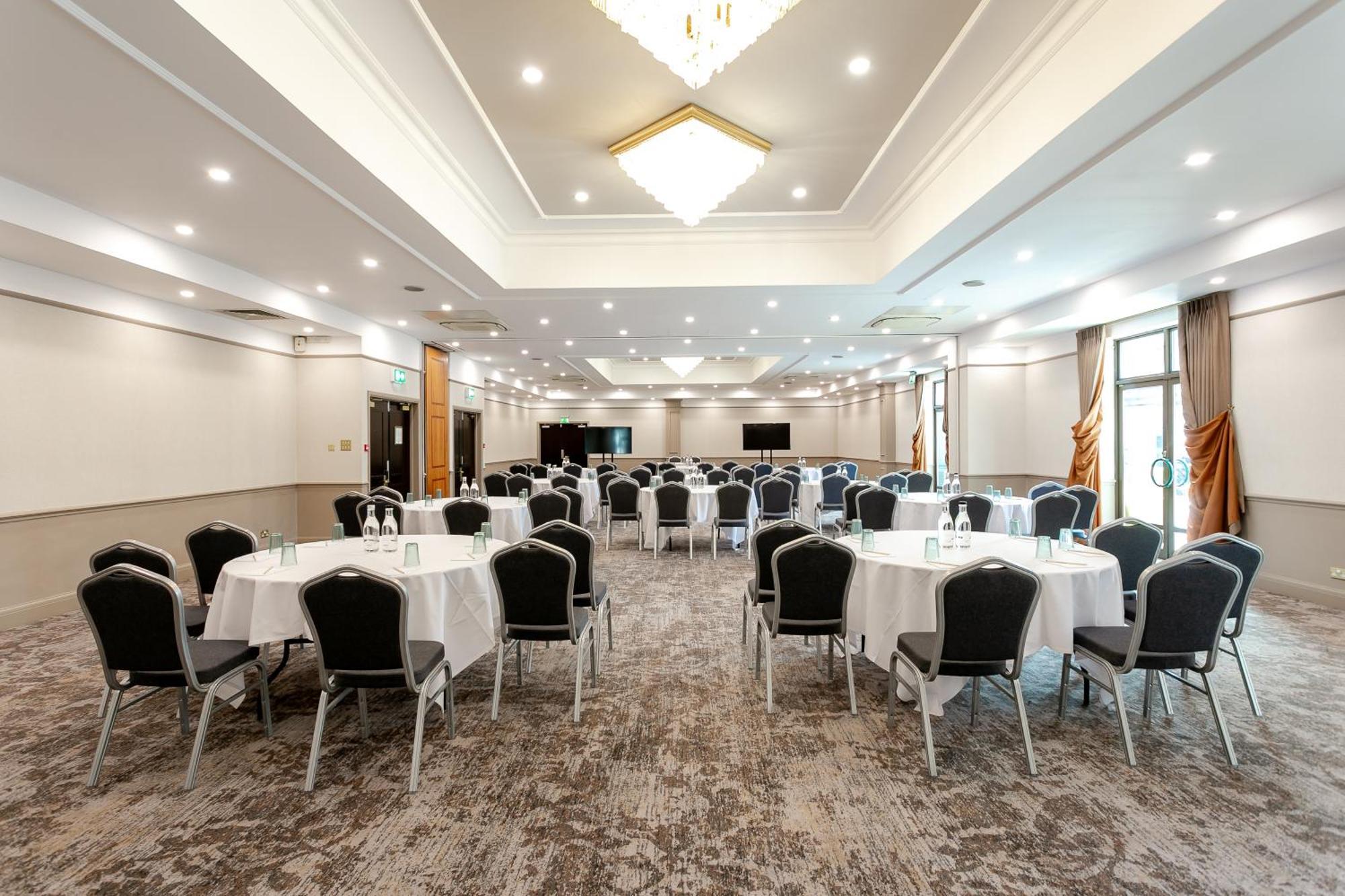 Cedar Court 4*