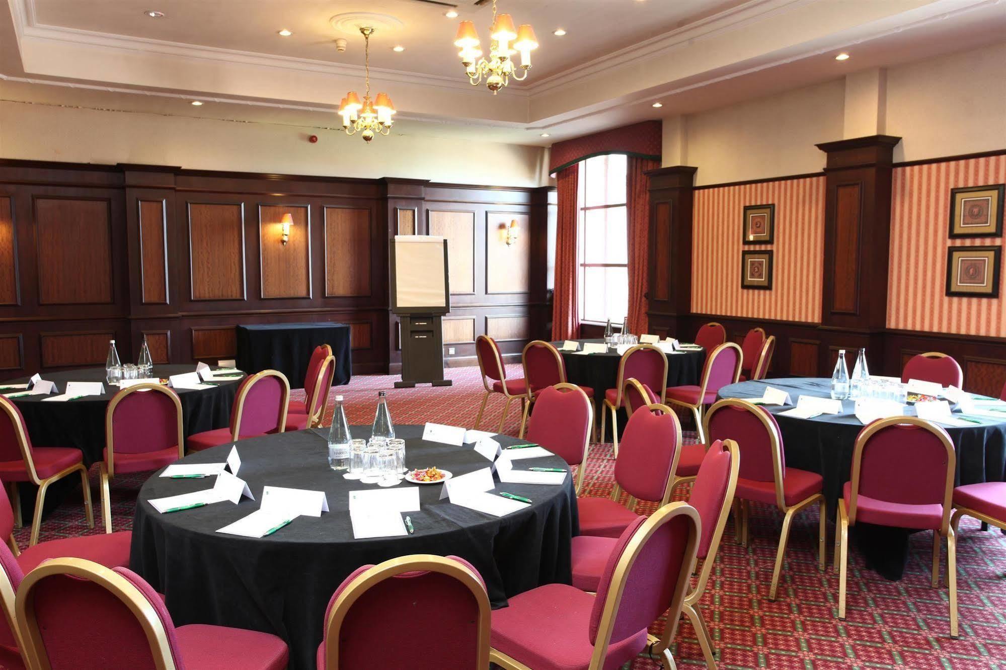 Cedar Court Hotel 4*